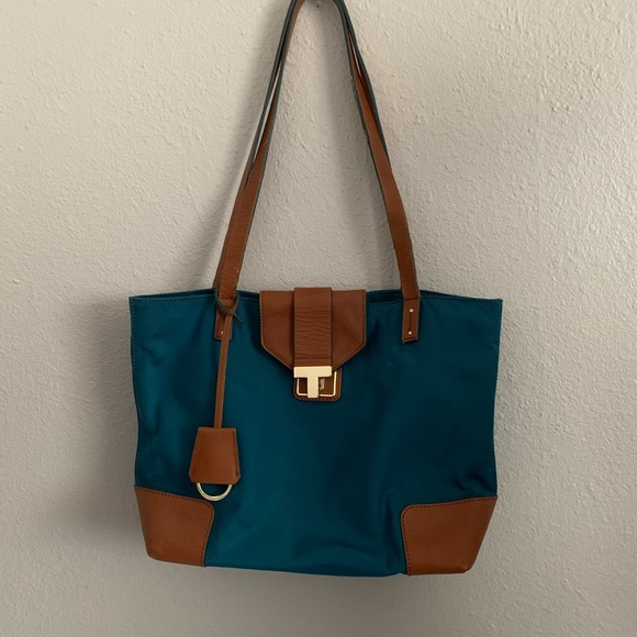Tory Burch Handbags - Tory Burch bags 🍏🍒🍏🍒